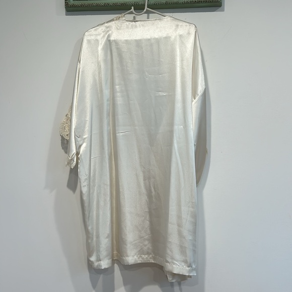 Victoria’s Secret white satin bridal lace sequins, short robe one size white - Picture 6 of 6